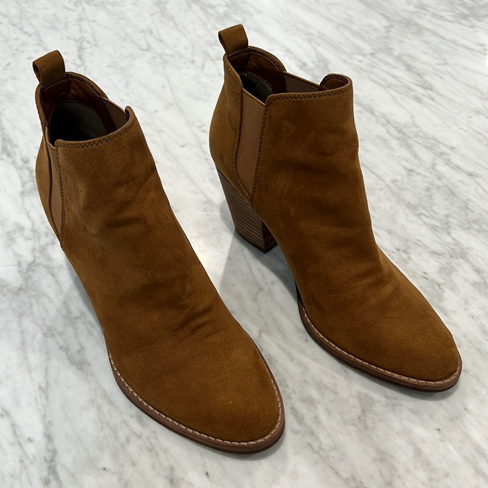 dv8 by Dolce Vita Janela Faux Suede Ankle Booties